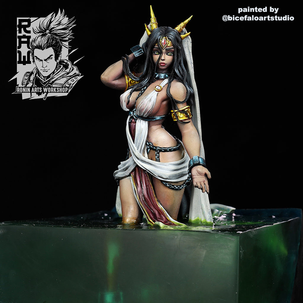 Resin Miniature - Lady Shura Pin Up